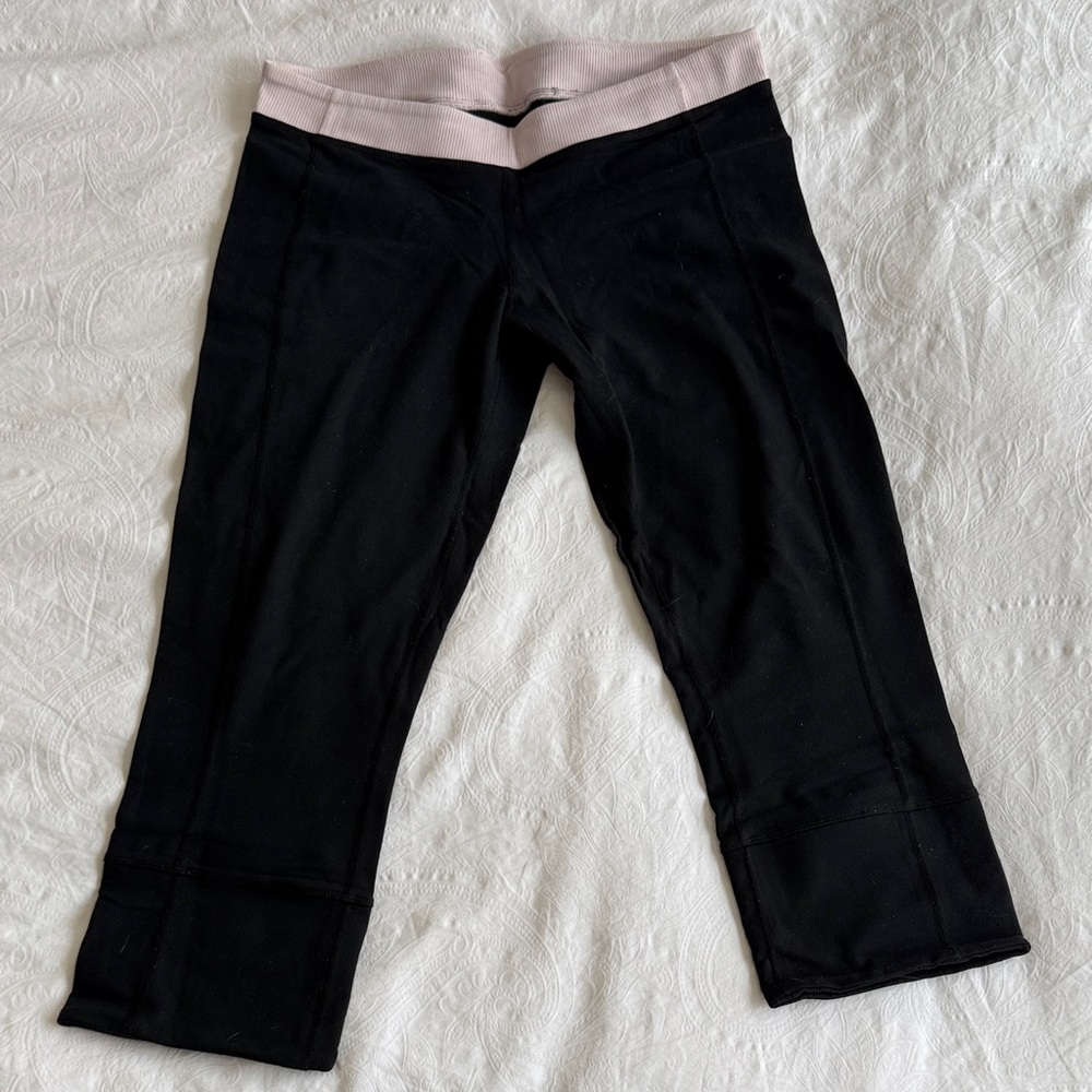 🇨🇦 Lululemon Athletica Black and Pink running capris